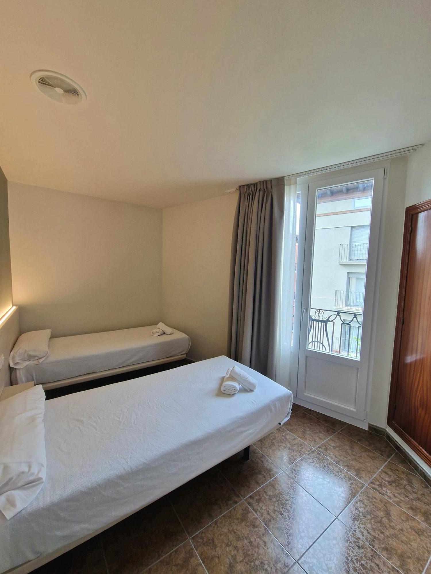 Hostal Rugaca Уэска Экстерьер фото