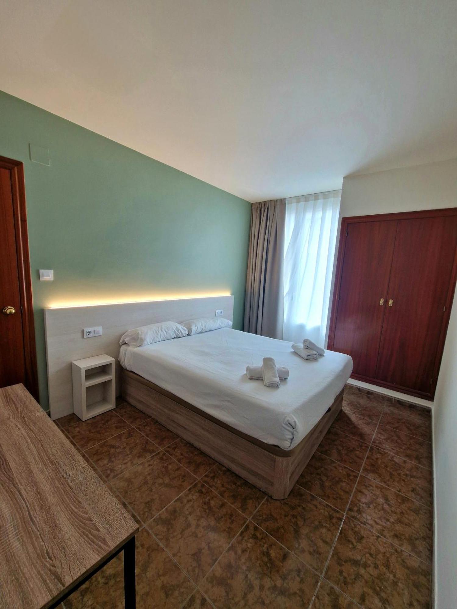 Hostal Rugaca Уэска Экстерьер фото