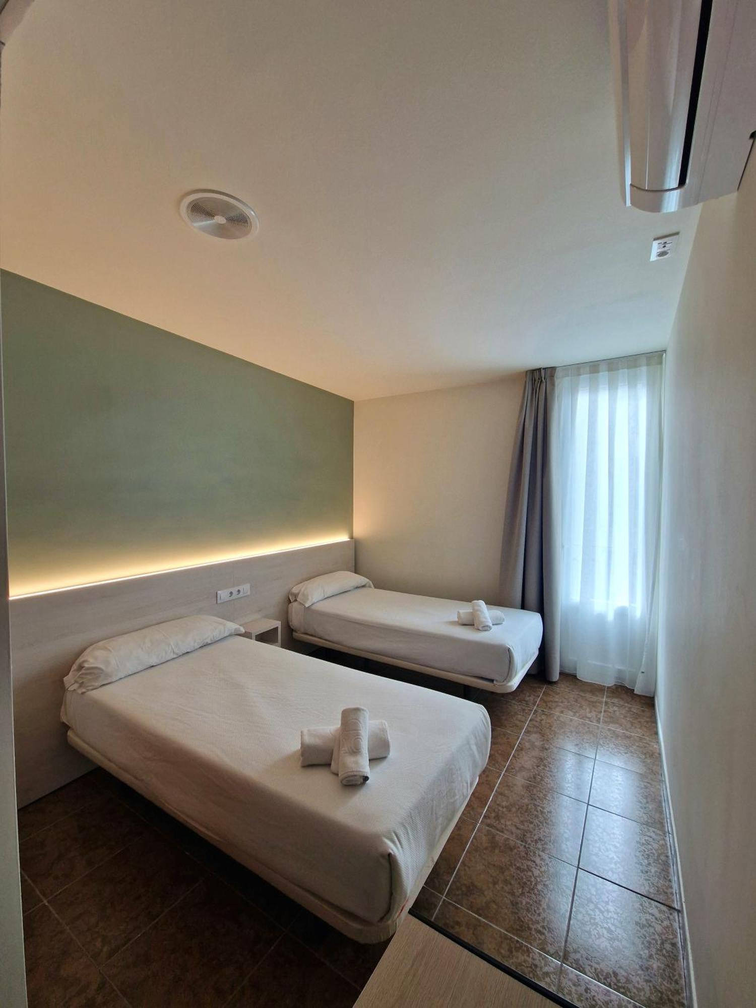 Hostal Rugaca Уэска Экстерьер фото