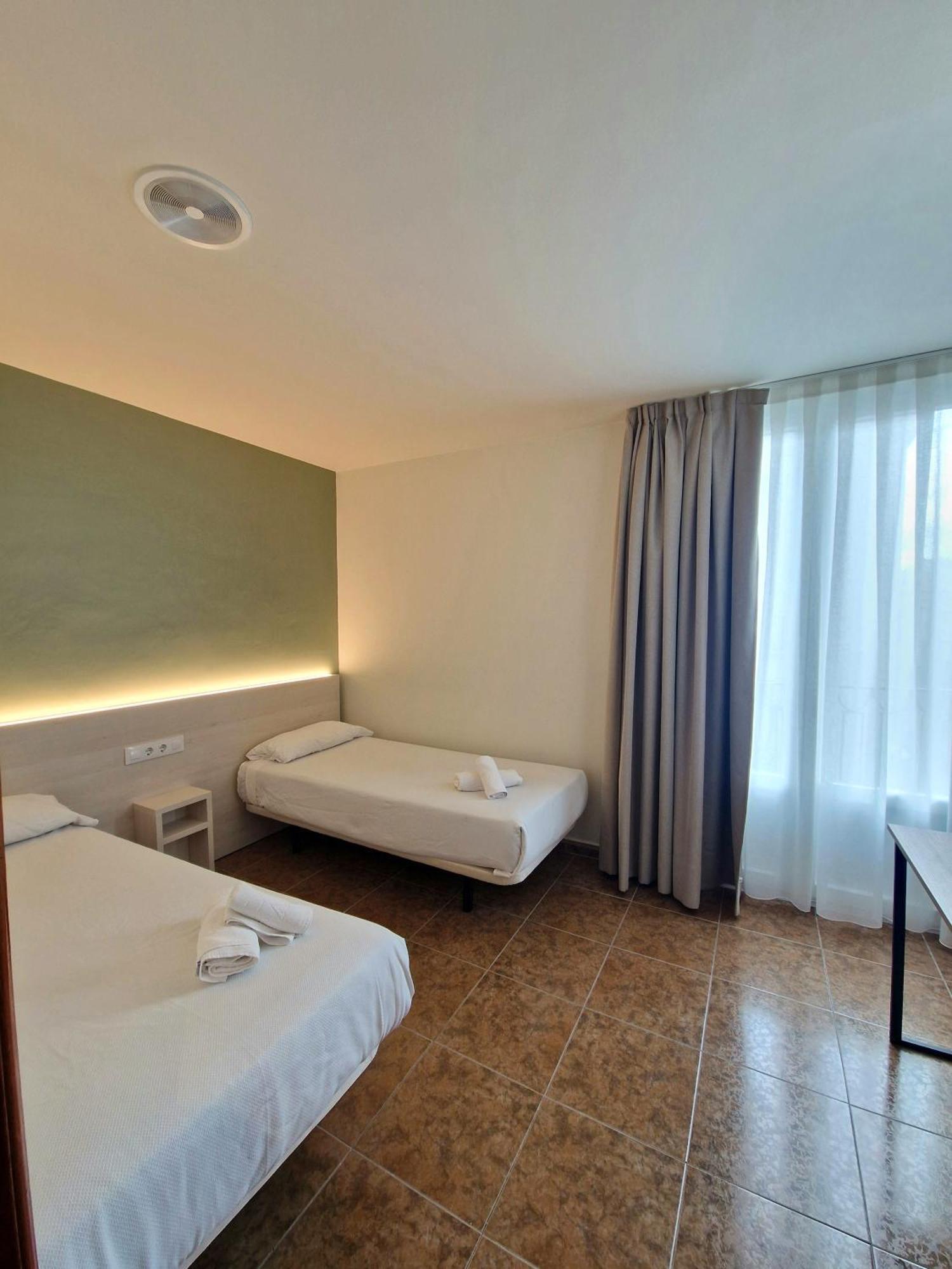 Hostal Rugaca Уэска Экстерьер фото