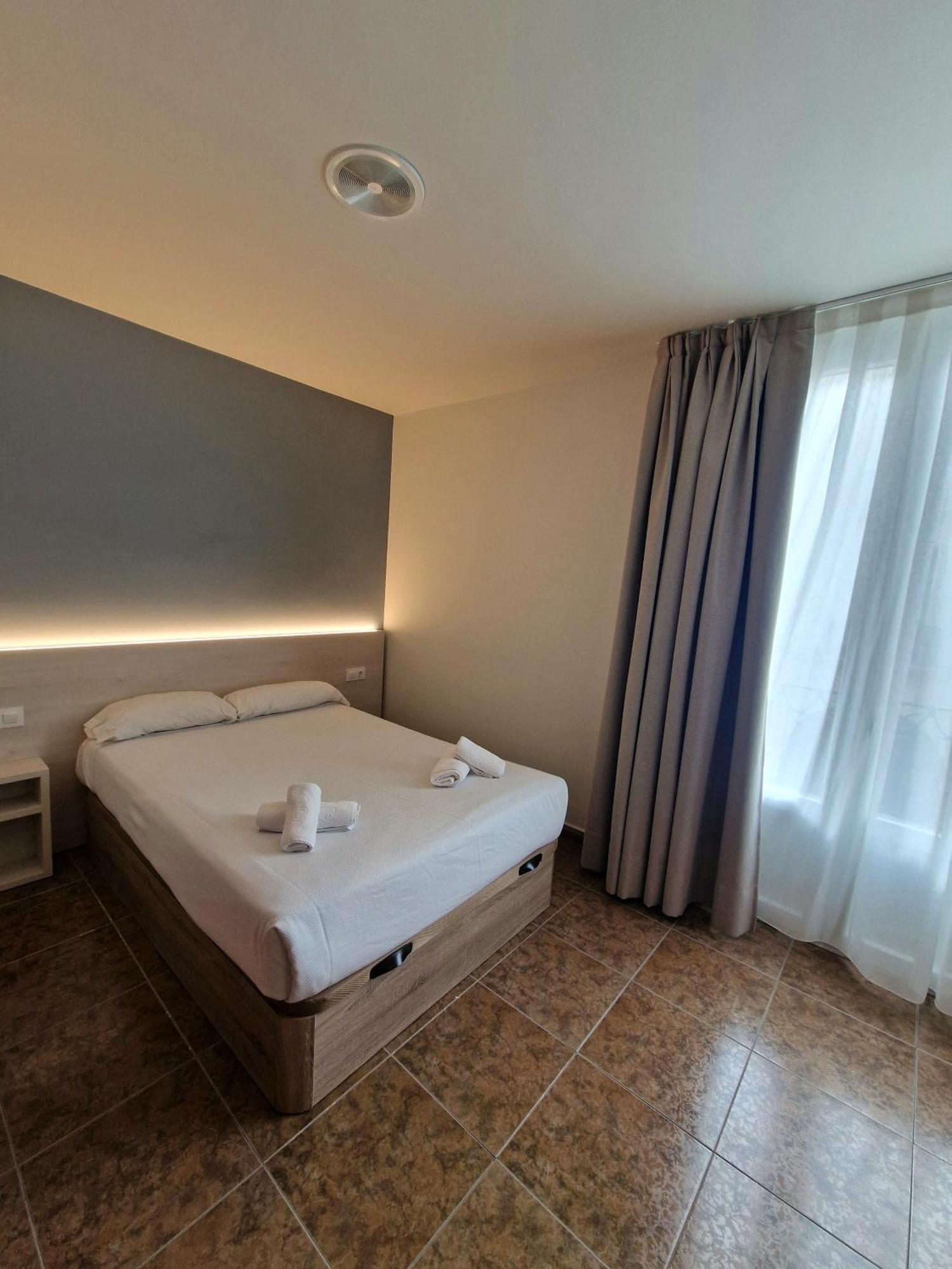 Hostal Rugaca Уэска Экстерьер фото