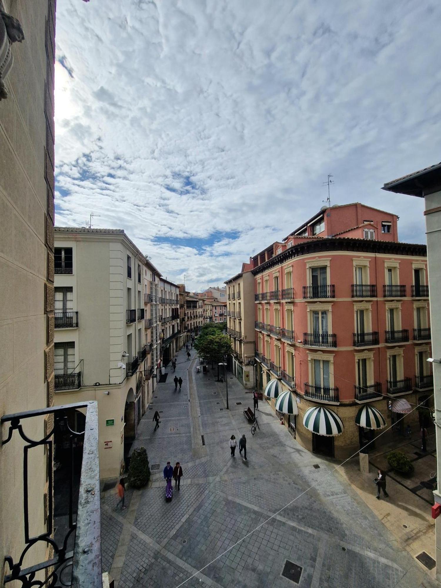 Hostal Rugaca Уэска Экстерьер фото