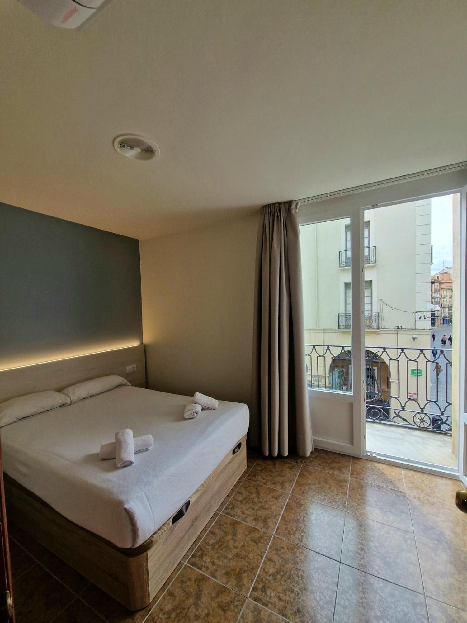 Hostal Rugaca Уэска Экстерьер фото
