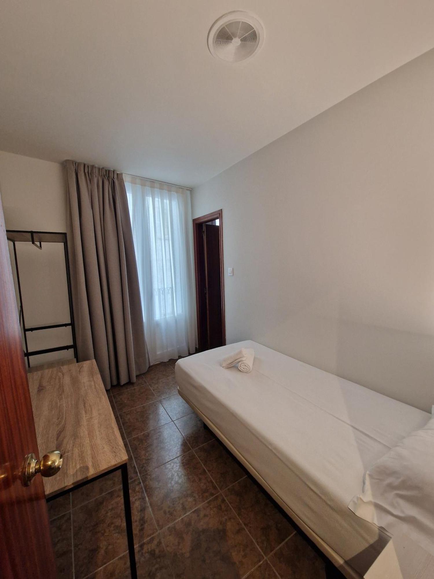 Hostal Rugaca Уэска Экстерьер фото