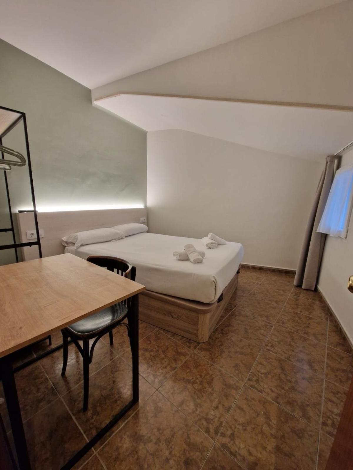 Hostal Rugaca Уэска Экстерьер фото