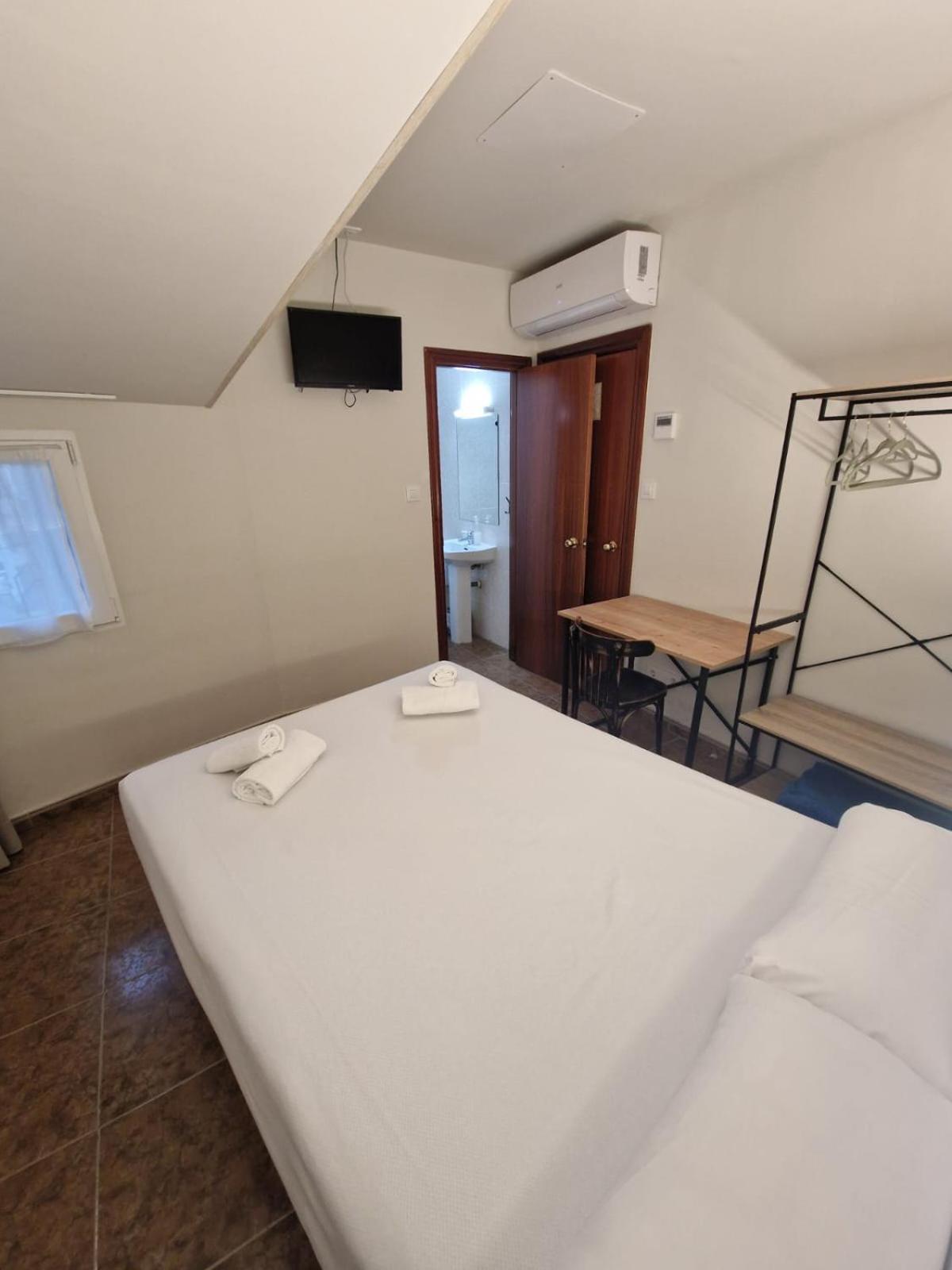 Hostal Rugaca Уэска Экстерьер фото