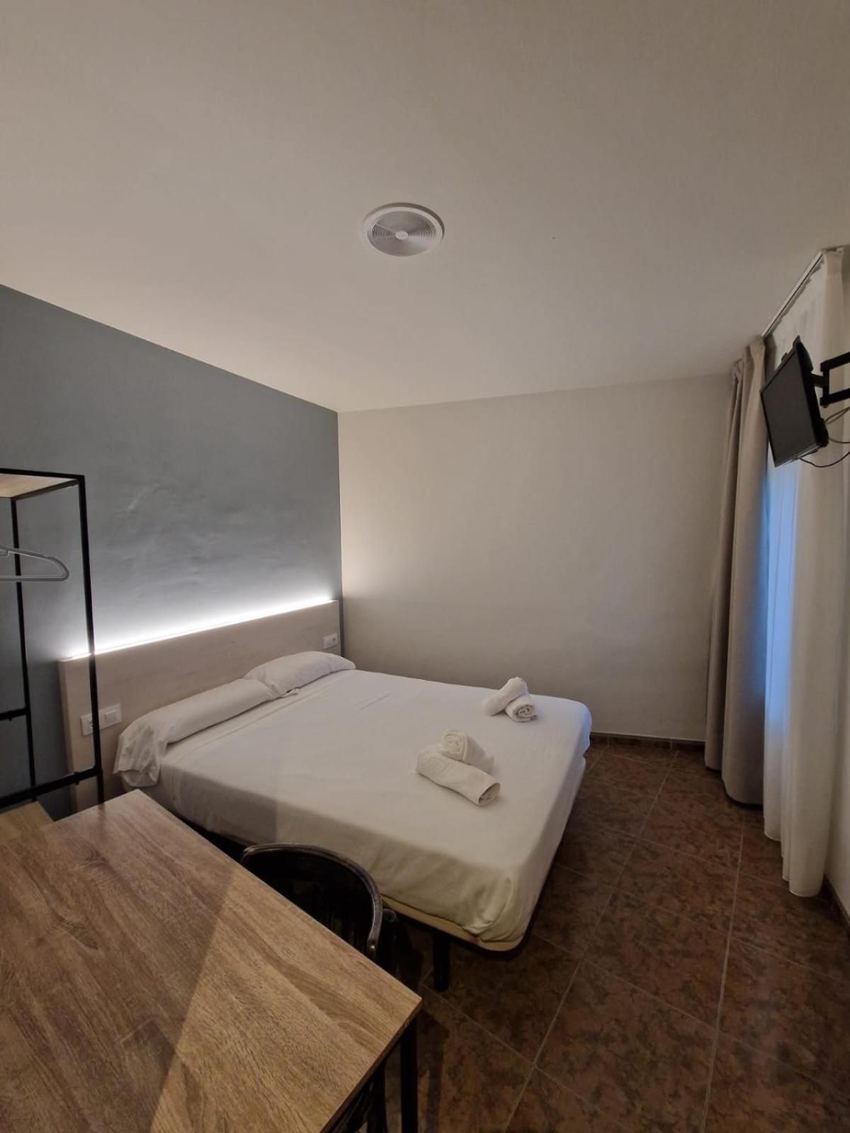 Hostal Rugaca Уэска Экстерьер фото