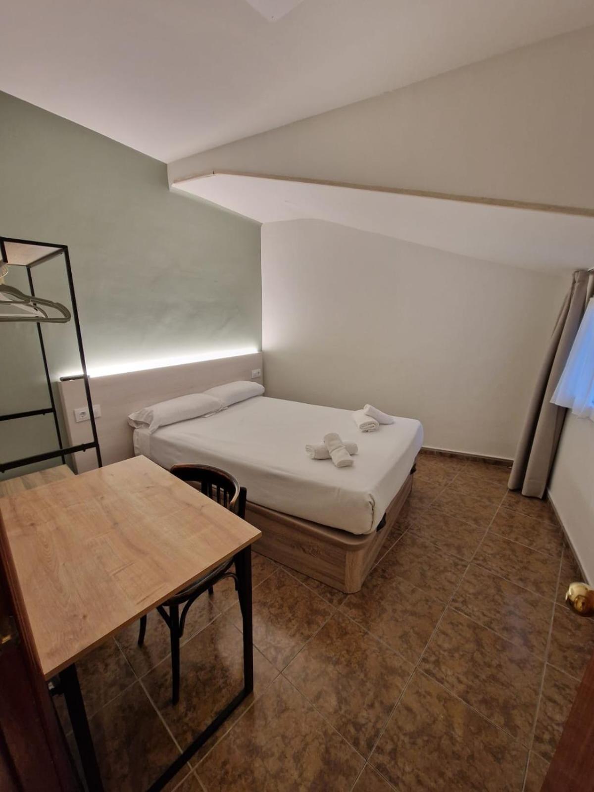 Hostal Rugaca Уэска Экстерьер фото